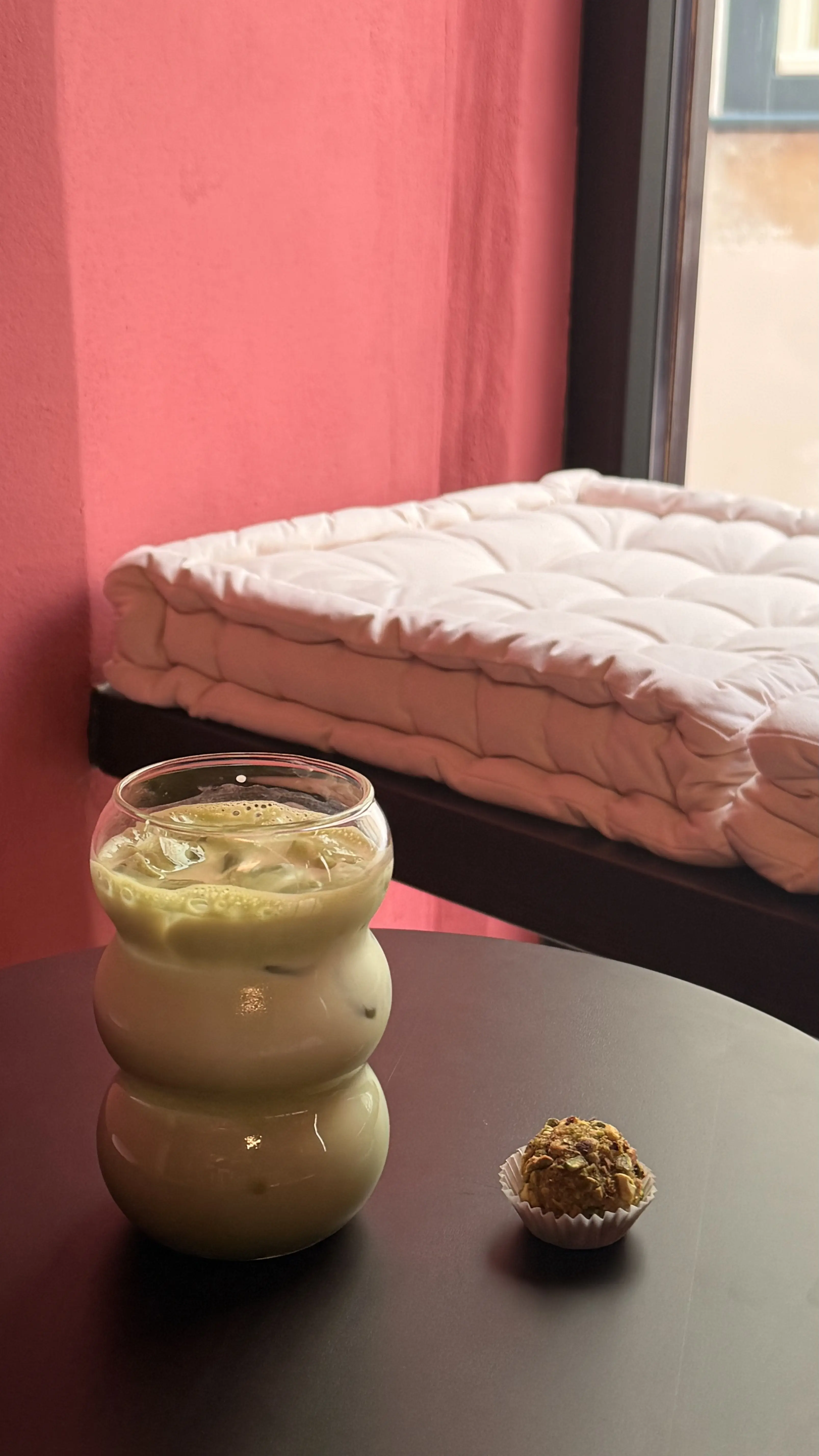 Matcha gelado e brigadeiro de pistácio